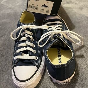 NIB Navy Converse sz 7